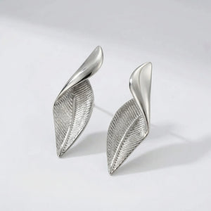 Knotara - Glossy Gold-Tone Knot Stud Earrings Silver 9
